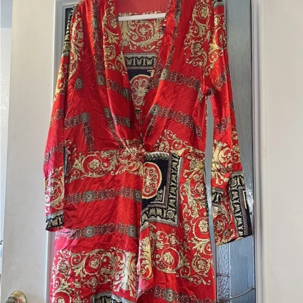 PrettyLittleThing Red Baroque Print Long Sleeve Wrap Dress - Picture 5 of 5